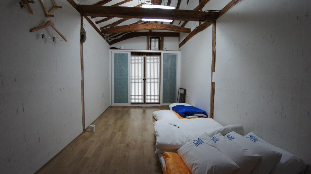 1928 Suimmaru Hanok Guesthouse Чонджу Стая снимка
